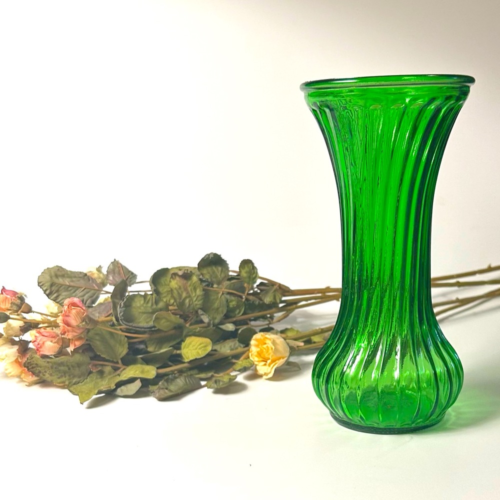 •EUC• Vintage Hoosier Emerald Green Collectible Glass Vase